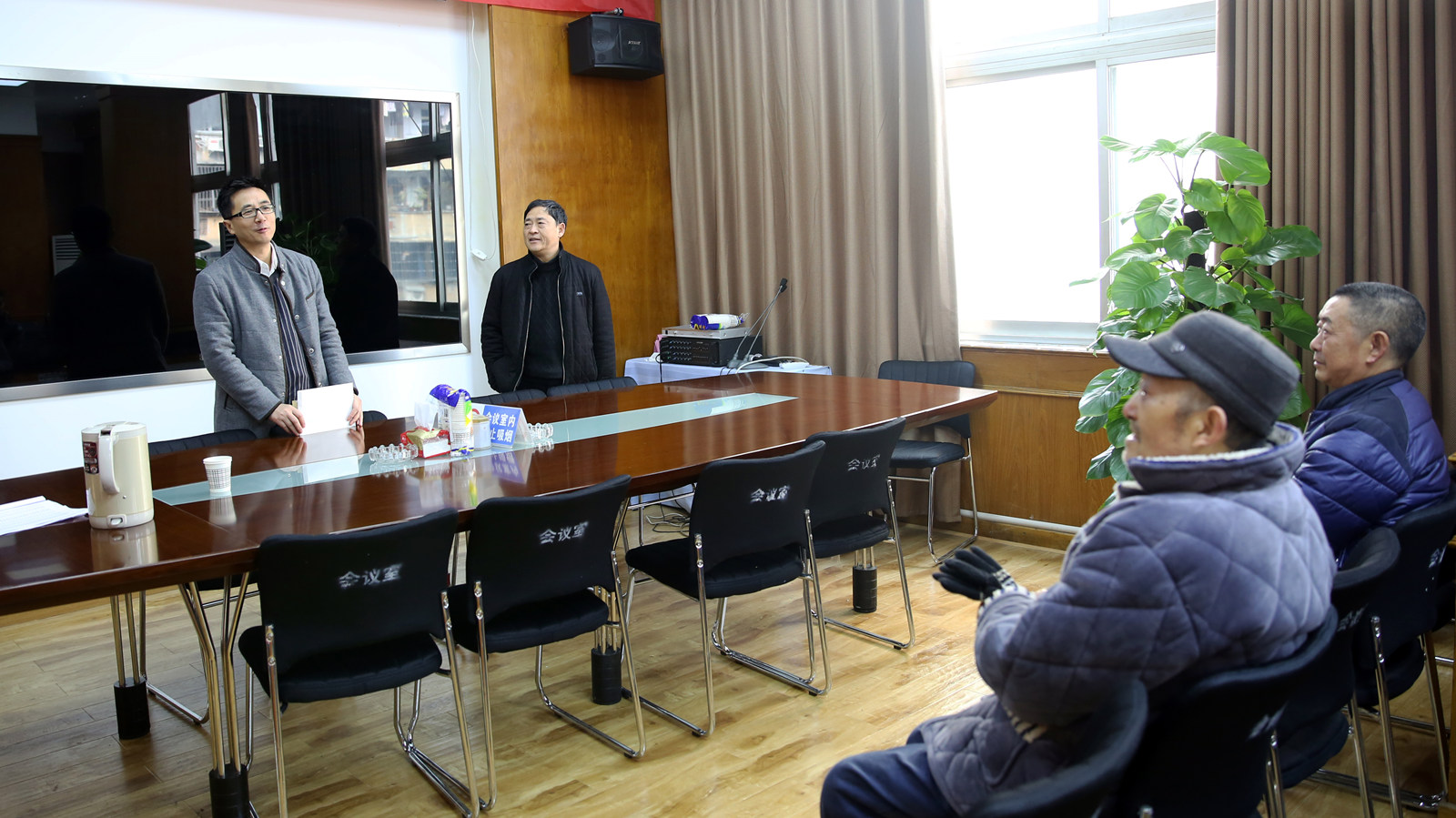 康居集团董事长_董事长办公室图片(2)