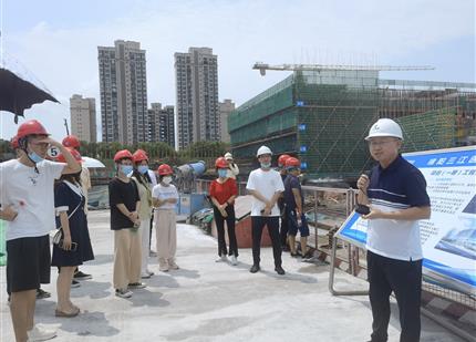 观项目 增认同 促学习   ——绵投集团组织青年学员开展重点项目观摩