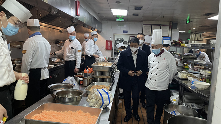 图6：集团董事景茂斌督导绵州酒店