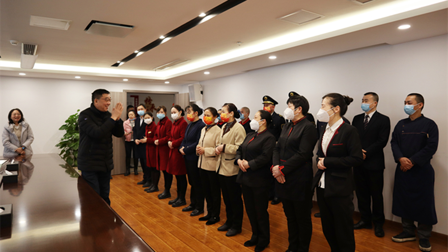 02集团党委副书记、董事、总经理程一看望慰问一线职工