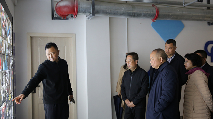 经大忠一行听取副总经理时华安项目介绍