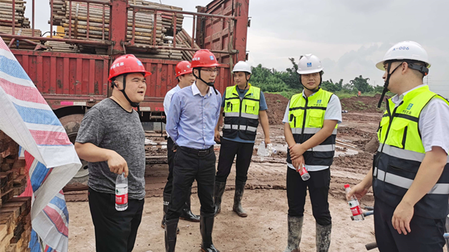 赖明前往中建新疆建工机场管廊项目现场，了解项目供货情况