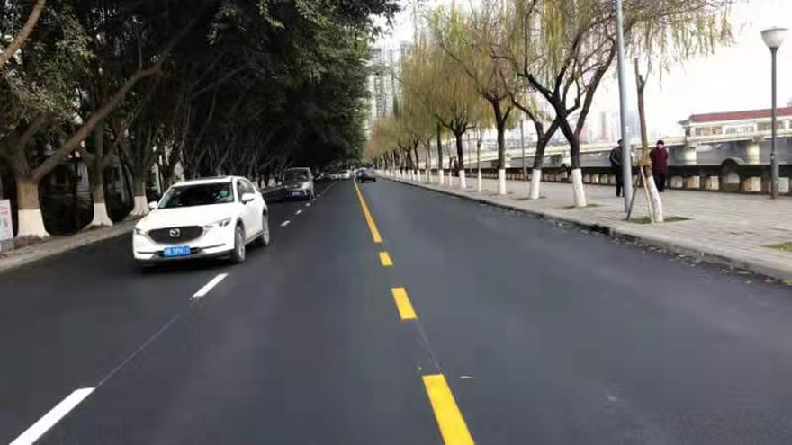 2.滨河北路东段路面提升改造后 2.滨河北路东段路面提升改造后