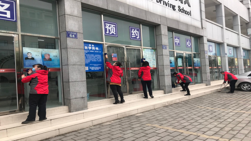 2.1业务部报名室打扫现场 2.1业务部报名室打扫现场