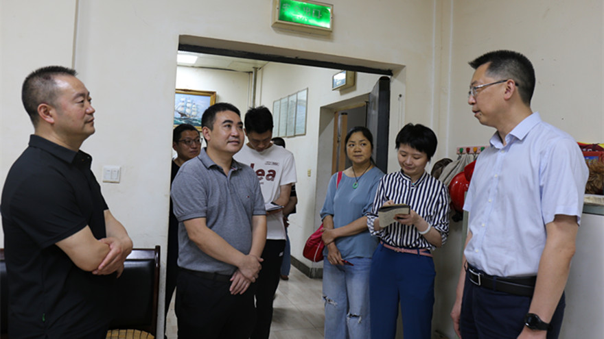 集团党委副书记、董事张雁检查富达公司科技大楼消防安全工作 集团党委副书记、董事张雁检查富达公司科技大楼消防安全工作