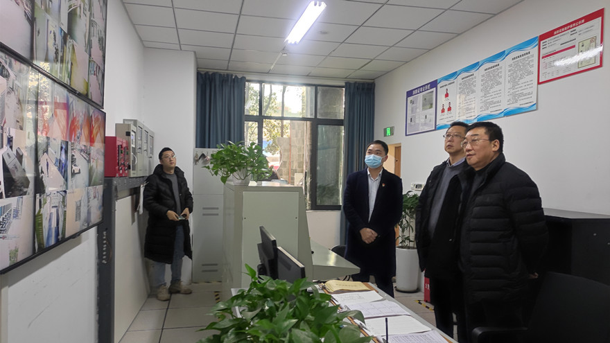 集团党委副书记、总经理程一和集团党委副书记、董事张雁检查建设大厦安全生产、疫情防控工作_副本