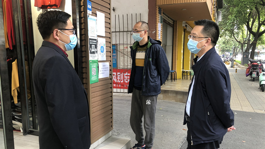 图片1（集团党委副书记、董事张雁在检查现场）_副本